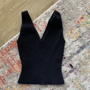 Aritzia Babaton Sculpt Knit V-Neck tank